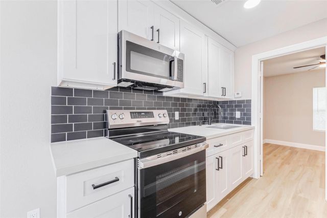 1054 Dewalt Street, Houston, TX 77088