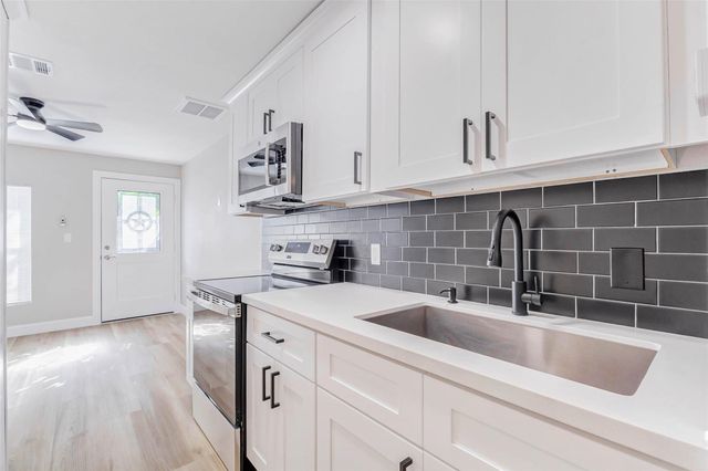 1054 Dewalt Street, Houston, TX 77088