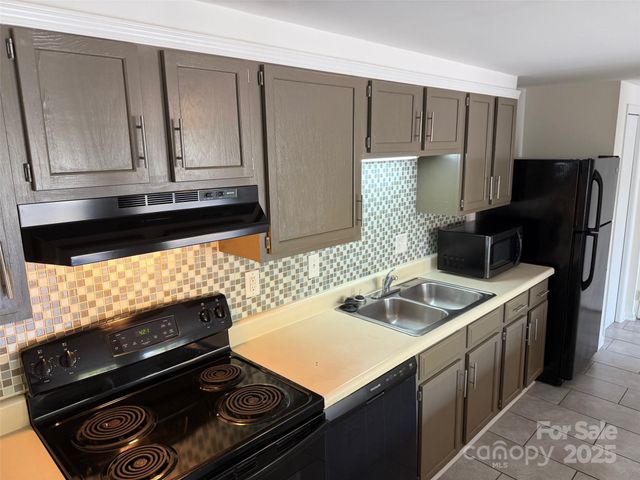 9333 Old Concord Road E, Charlotte, NC 28213