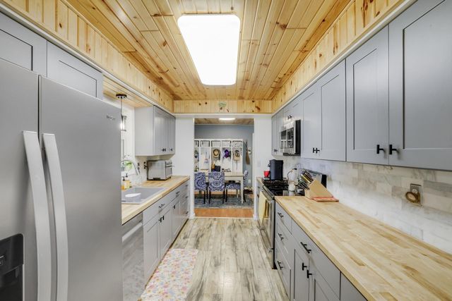 2735 18th Avenue E, North Saint Paul, MN 55109