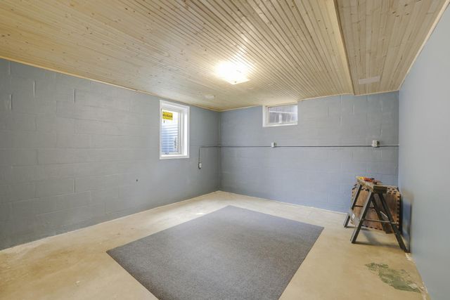 2735 18th Avenue E, North Saint Paul, MN 55109