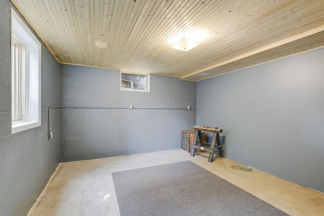 2735 18th Avenue E, North Saint Paul, MN 55109