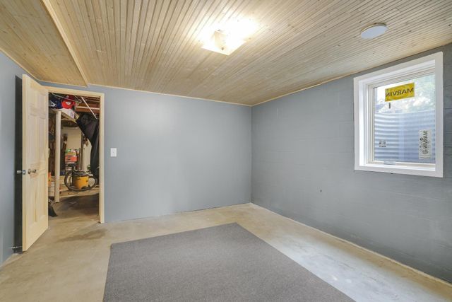 2735 18th Avenue E, North Saint Paul, MN 55109