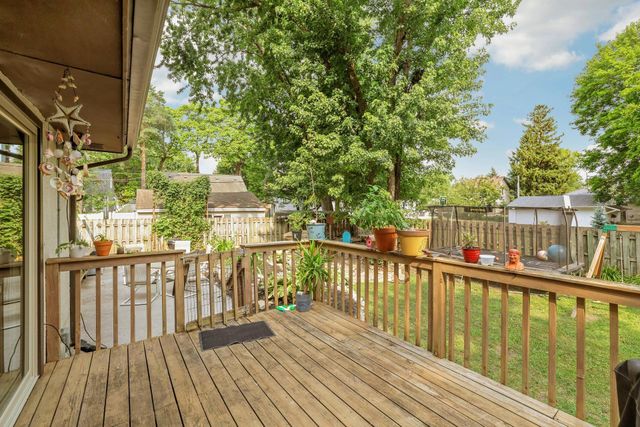 2735 18th Avenue E, North Saint Paul, MN 55109