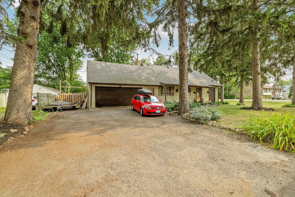 2735 18th Avenue E, North Saint Paul, MN 55109 — photo 2
