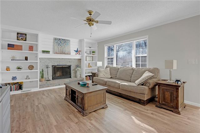 109 SE 421st Road, Warrensburg, MO 64093