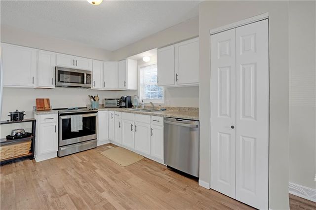 109 SE 421st Road, Warrensburg, MO 64093