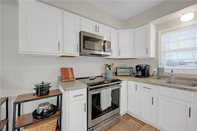 109 SE 421st Road, Warrensburg, MO 64093