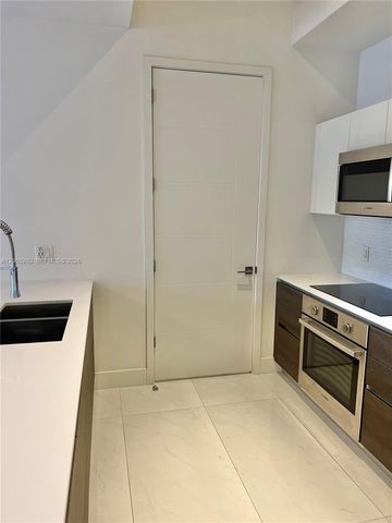 301 Altara Avenue 210, Coral Gables, FL 33146