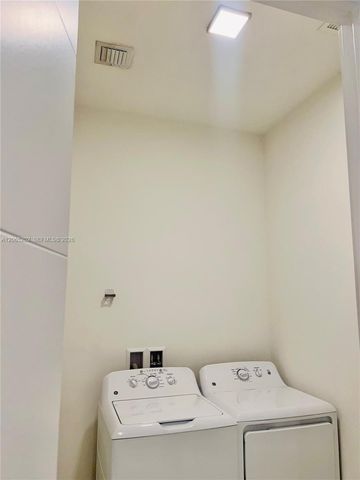 301 Altara Avenue 210, Coral Gables, FL 33146