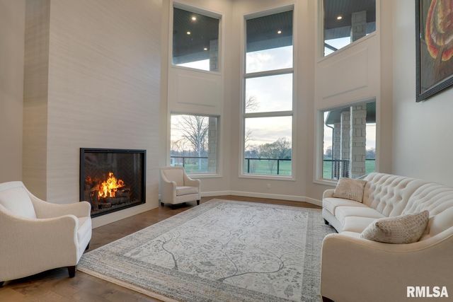 2300 Greenspointe Circle, Quincy, IL 62301