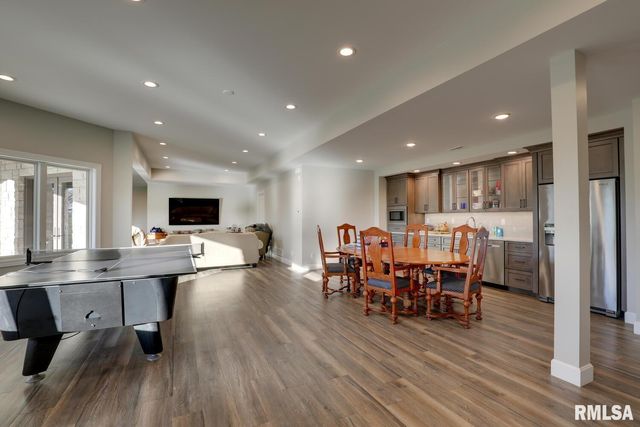 2300 Greenspointe Circle, Quincy, IL 62301