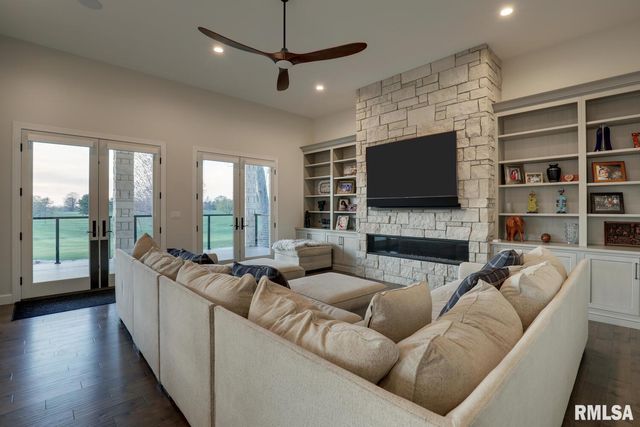 2300 Greenspointe Circle, Quincy, IL 62301