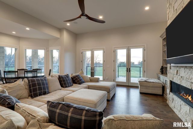 2300 Greenspointe Circle, Quincy, IL 62301