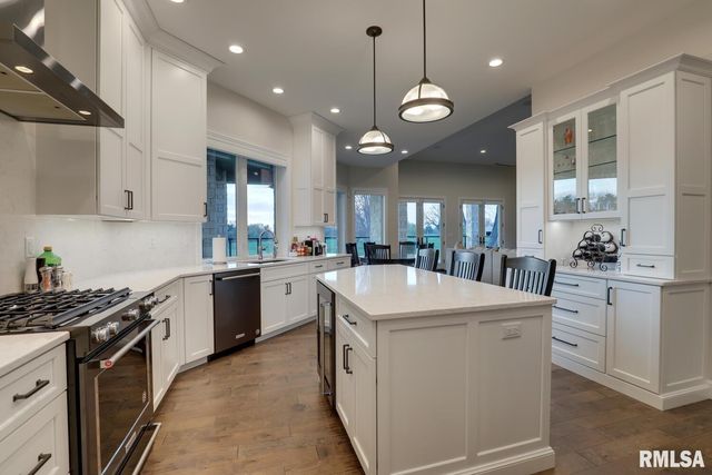 2300 Greenspointe Circle, Quincy, IL 62301