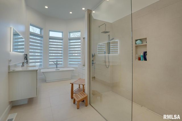 2300 Greenspointe Circle, Quincy, IL 62301