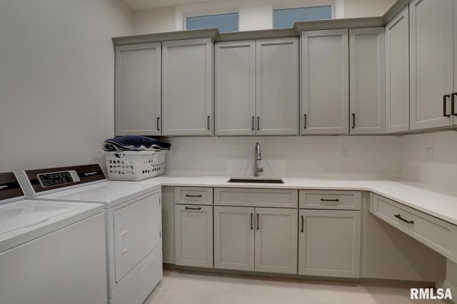 2300 Greenspointe Circle, Quincy, IL 62301