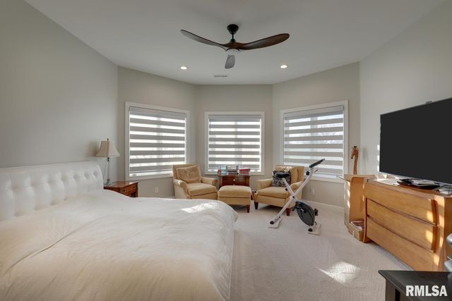 2300 Greenspointe Circle, Quincy, IL 62301