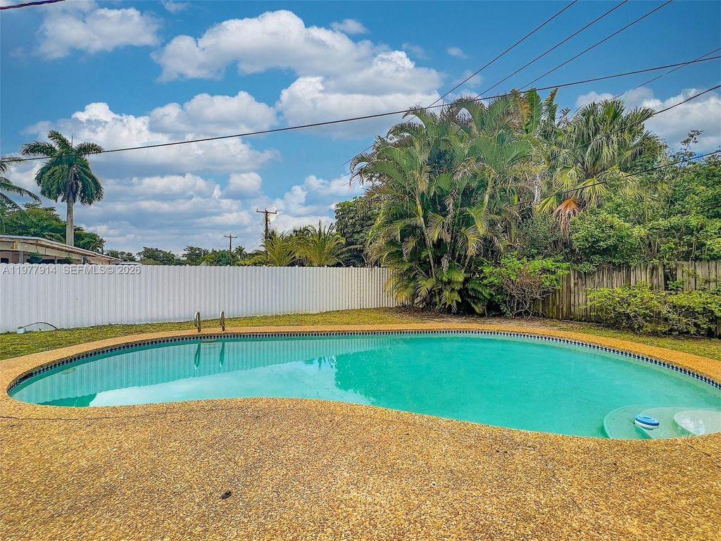 192 SW 62nd Ter, Plantation, FL 33317