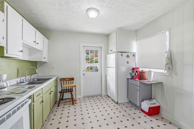 7804 N CHURCH AVENUE, Tampa, FL 33614