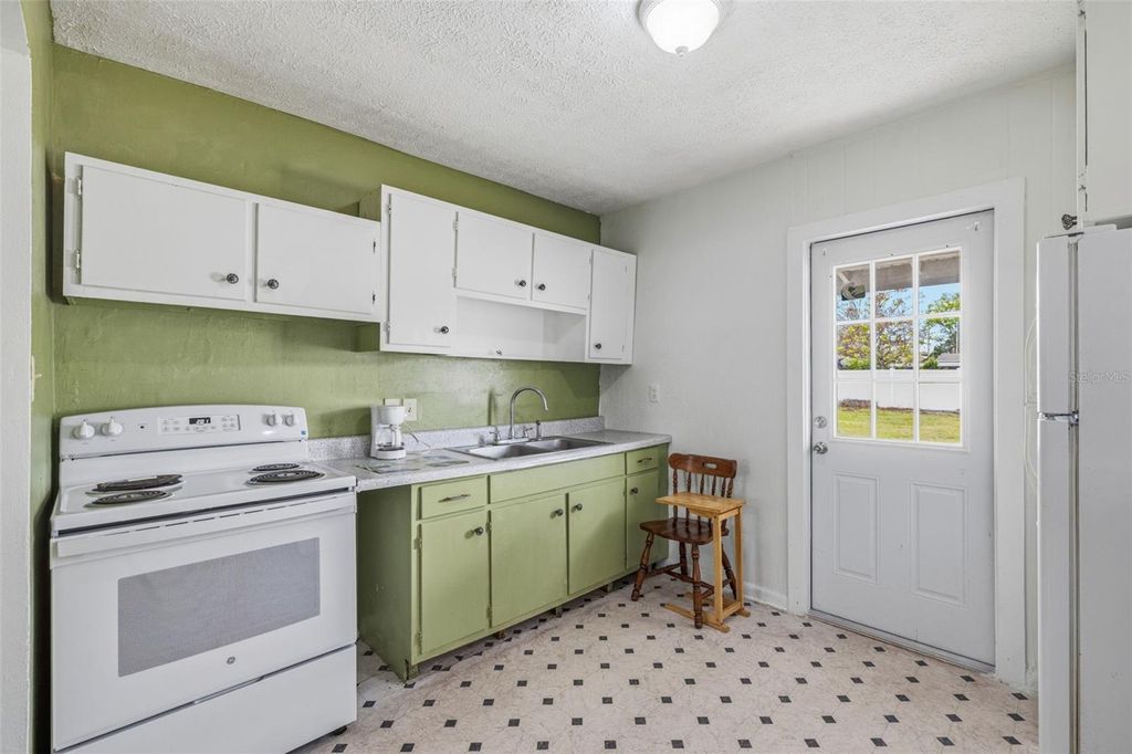 Image 10 of property listing at 7804 N CHURCH AVENUE, Tampa, FL 33614