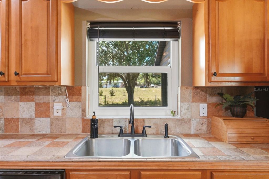 Image 17 of property listing at 39000 SPARKMAN ROAD, Dade City, FL 33525