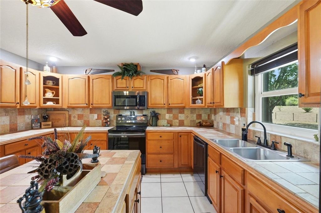 Image 18 of property listing at 39000 SPARKMAN ROAD, Dade City, FL 33525