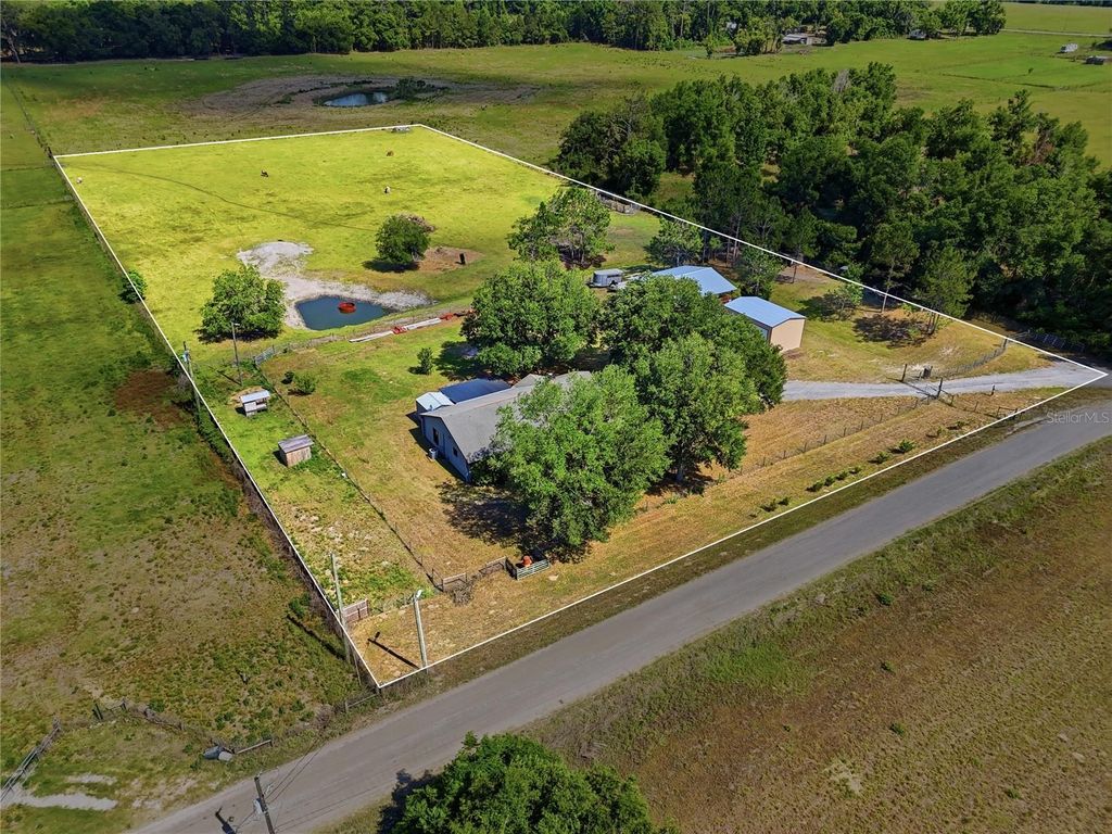 Image 5 of property listing at 39000 SPARKMAN ROAD, Dade City, FL 33525