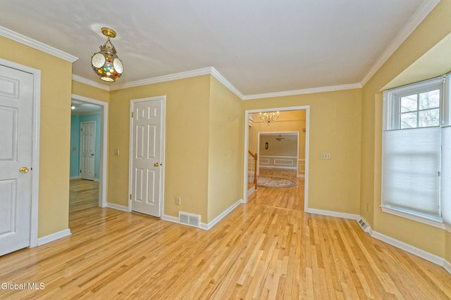 10 Birch Hill Road, Albany, NY 12211