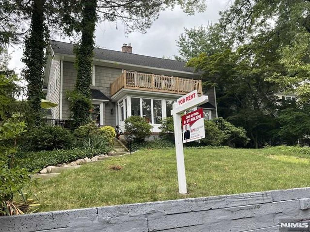 348 Evergreen Place 2, Ridgewood, NJ 07450