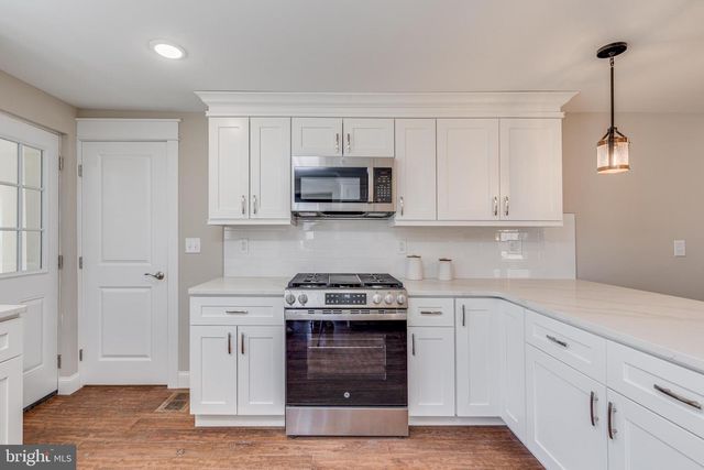 512 2ND ST, Hainesport, NJ 08036