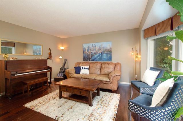 4615 Blossom Circle, Midland, MI 48642