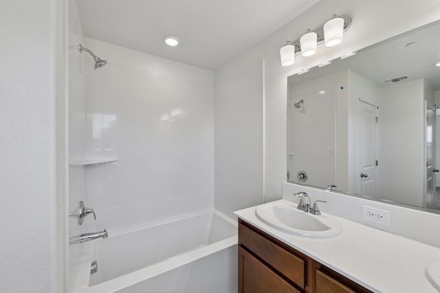 2386 Satin Leaf Ct, Lodi, CA 95242