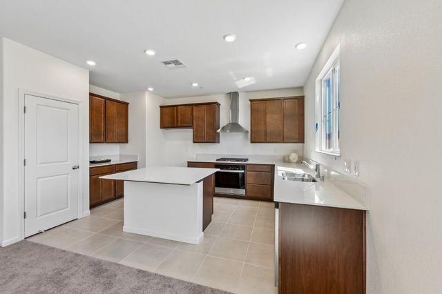 2386 Satin Leaf Ct, Lodi, CA 95242