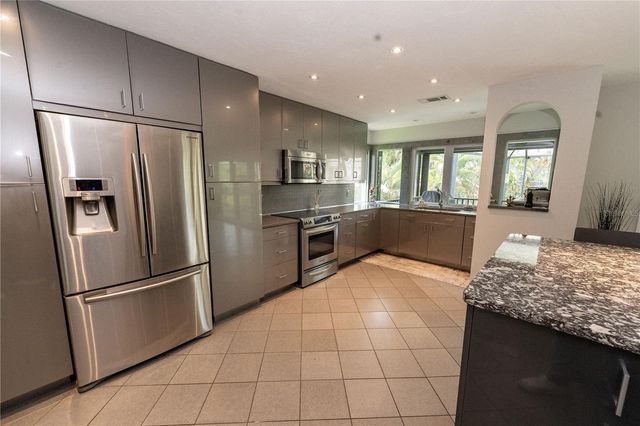 3210 BAYOU SOUND, Longboat Key, FL 34228