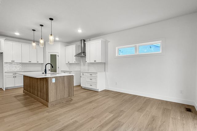 606 KEVIN Road, Blue Grass, IA 52726