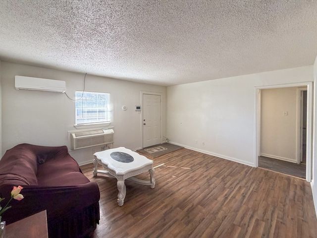 1104 N Carrizo St, Midland, TX 79701