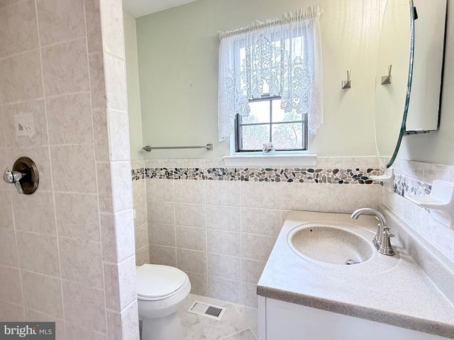 988 BAXTER AVE, Bensalem, PA 19020