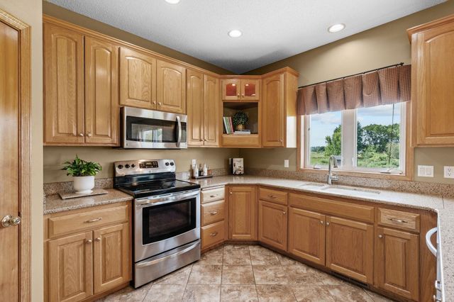 1126 Hudson Trail, Lino Lakes, MN 55038
