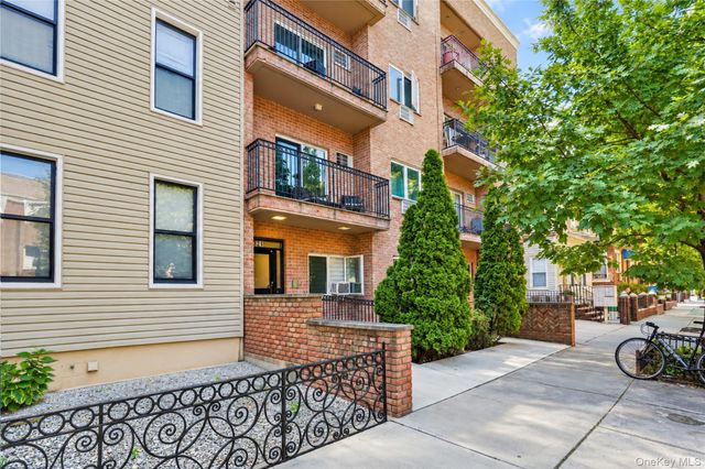 2821 36th Street 4R, Astoria, NY 11103