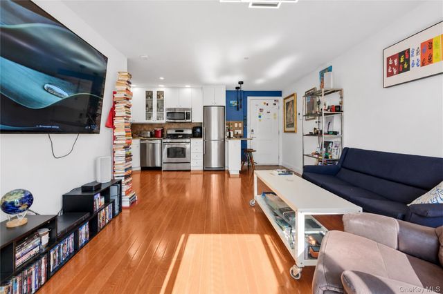 2821 36th Street 4R, Astoria, NY 11103