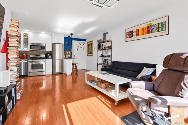 2821 36th Street 4R, Astoria, NY 11103
