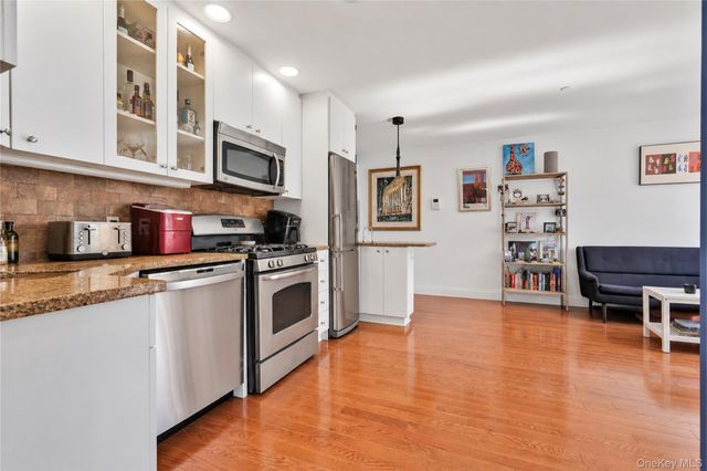 2821 36th Street 4R, Astoria, NY 11103