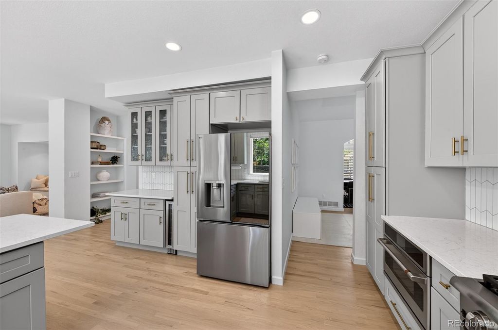 Image 13 of property listing at 2 Holly Oak, Littleton, CO 80127