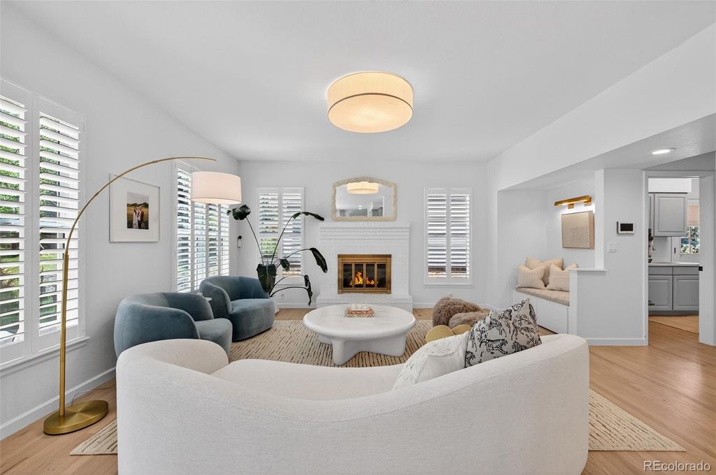 Image 16 of property listing at 2 Holly Oak, Littleton, CO 80127