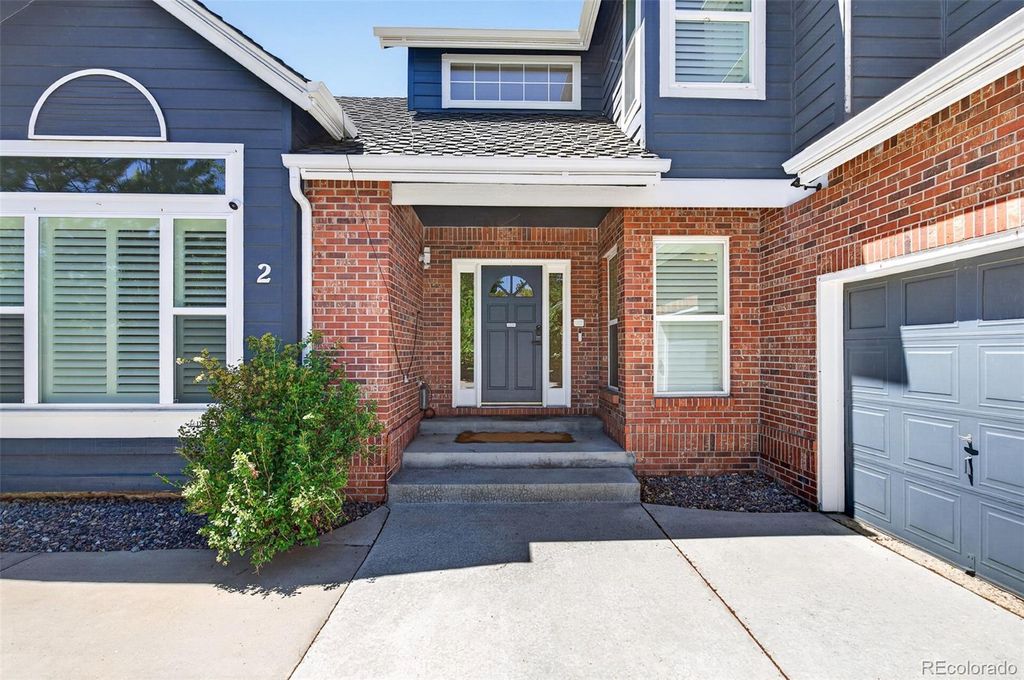 Image 3 of property listing at 2 Holly Oak, Littleton, CO 80127