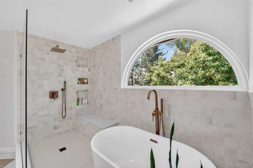 Image 25 of property listing at 2 Holly Oak, Littleton, CO 80127