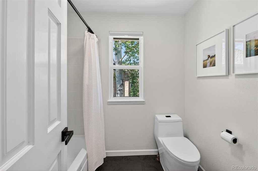 Image 31 of property listing at 2 Holly Oak, Littleton, CO 80127