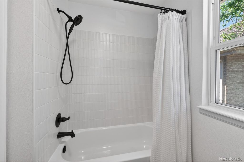 Image 32 of property listing at 2 Holly Oak, Littleton, CO 80127