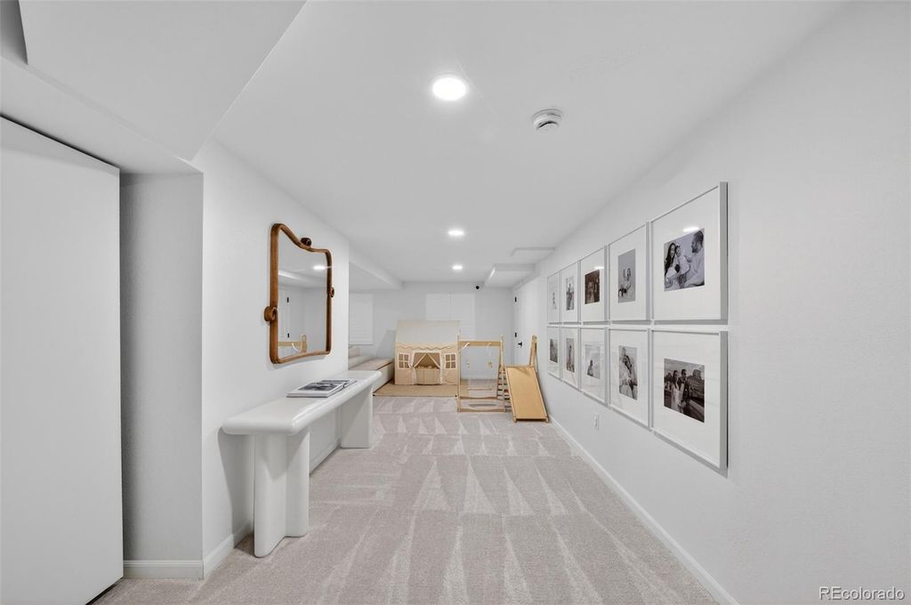 Image 33 of property listing at 2 Holly Oak, Littleton, CO 80127